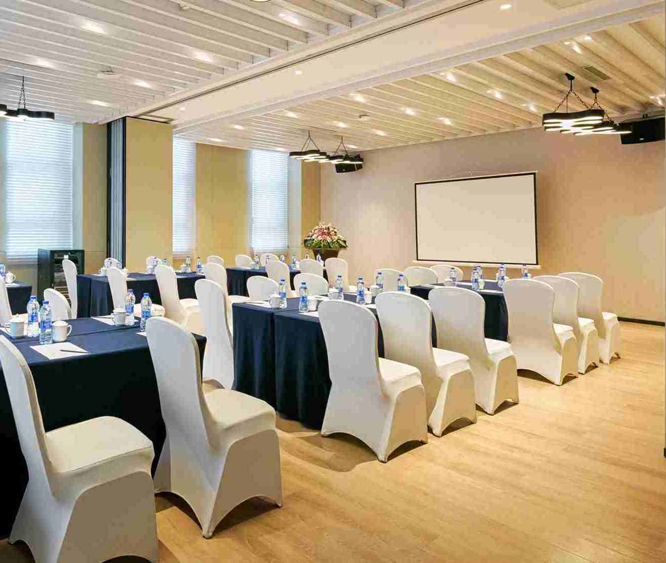 預(yù)訂婚宴酒店的注意事項(xiàng).jpg 預(yù)訂婚宴酒店的注意事項(xiàng).jpg