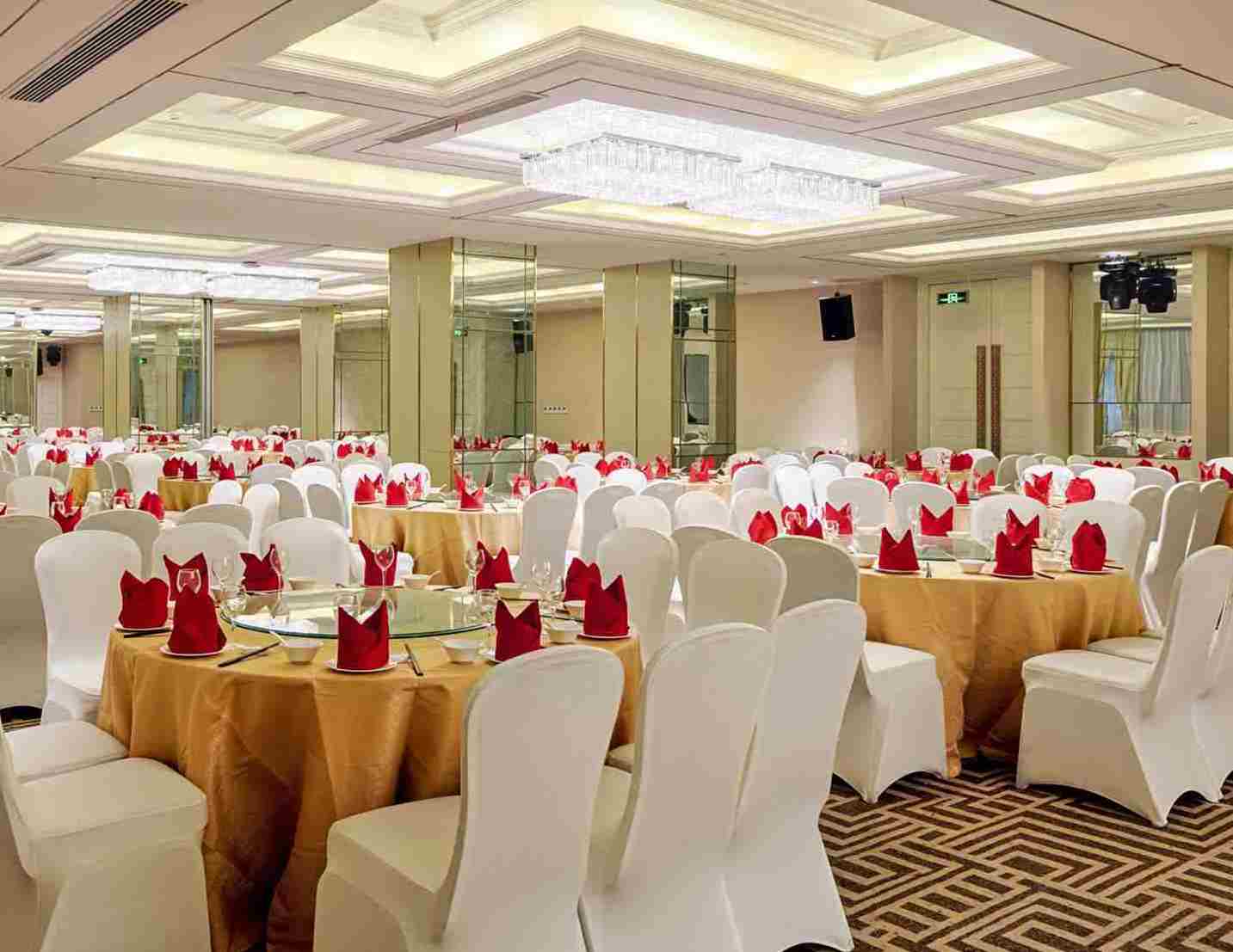 預(yù)訂婚宴酒店的注意事項(xiàng).jpg 預(yù)訂婚宴酒店的注意事項(xiàng).jpg