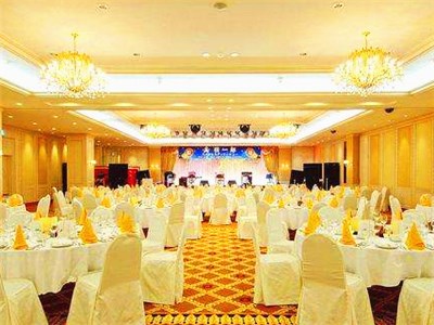 一般酒店婚宴多少錢(qián)一桌 一般酒店婚宴多少錢(qián)一桌