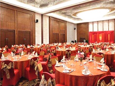 一般酒店婚宴多少錢(qián)一桌 一般酒店婚宴多少錢(qián)一桌