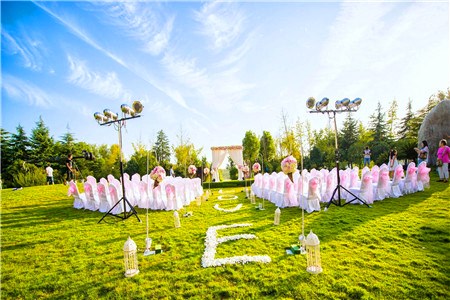 成都三圣鄉(xiāng)草坪婚禮 成都三圣鄉(xiāng)草坪婚禮