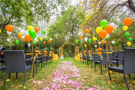 成都草坪婚禮多少錢(qián)