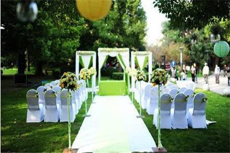 成都草坪婚禮多少錢(qián)